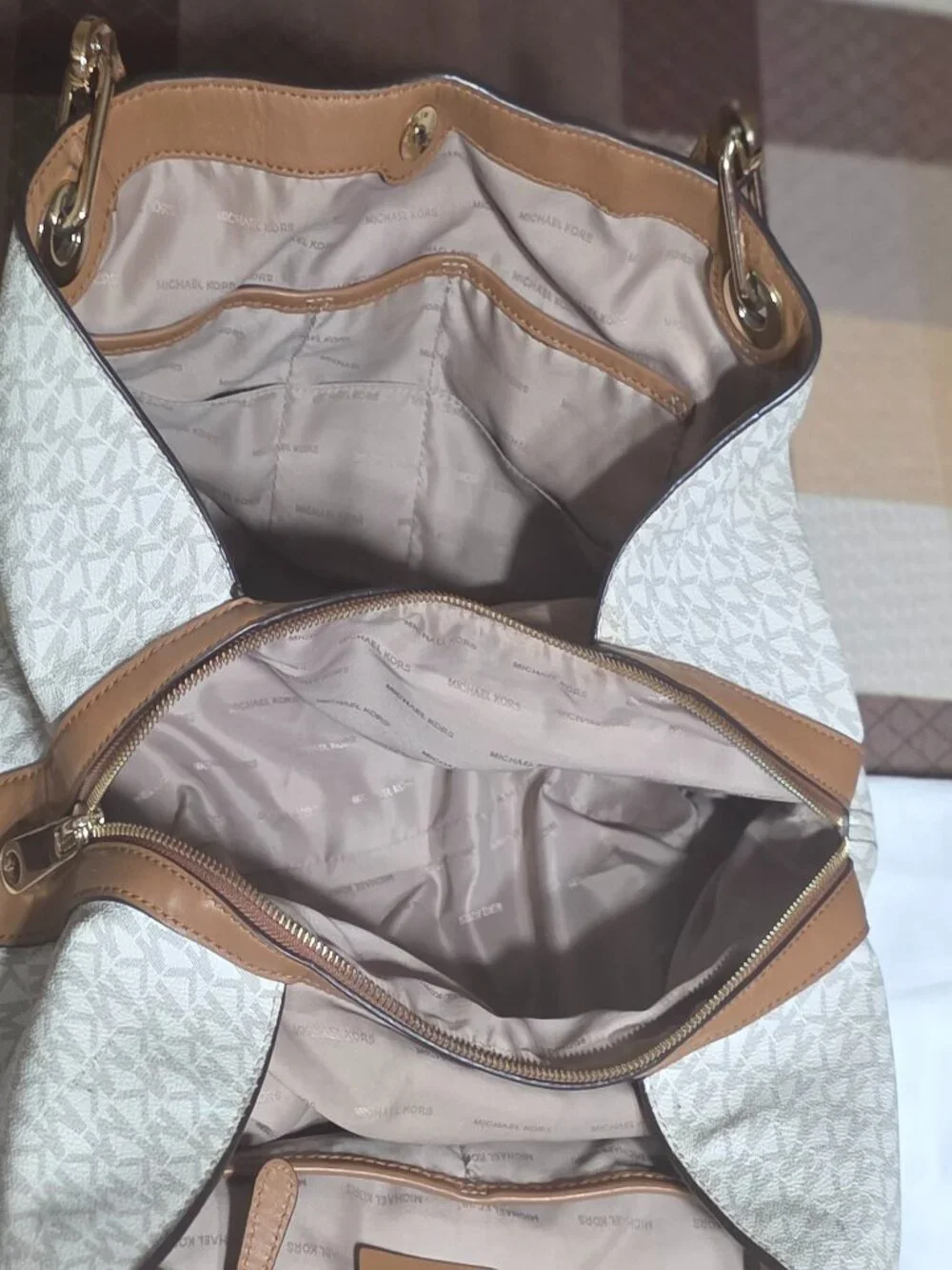 Michael Kors Bedford Large Vanilla Monogram Shoulder Bag Hobo Leather Trim